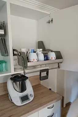 barrierefreie Küche ausfahrbares Regal