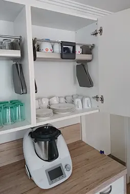 barrierefreie Küche ausfahrbares Regal